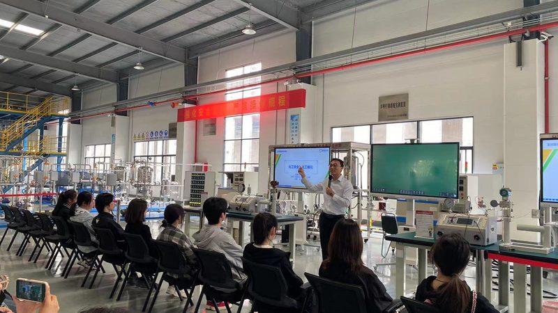 汽车工程塑料注塑步骤解析：从材料选择到成品检验